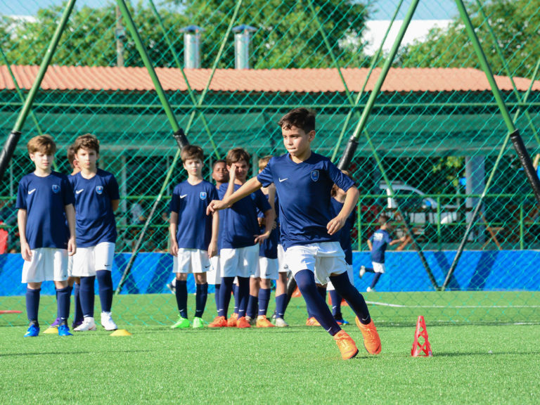 Paris SaintGermain Academy  écoles et stages de foot pour les enfants